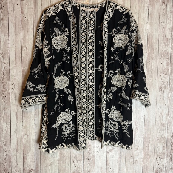 Soft Surroundings Jackets & Blazers - Soft Surroundings Black Ivory Rayon Embroidered Boho Kimono Jacket